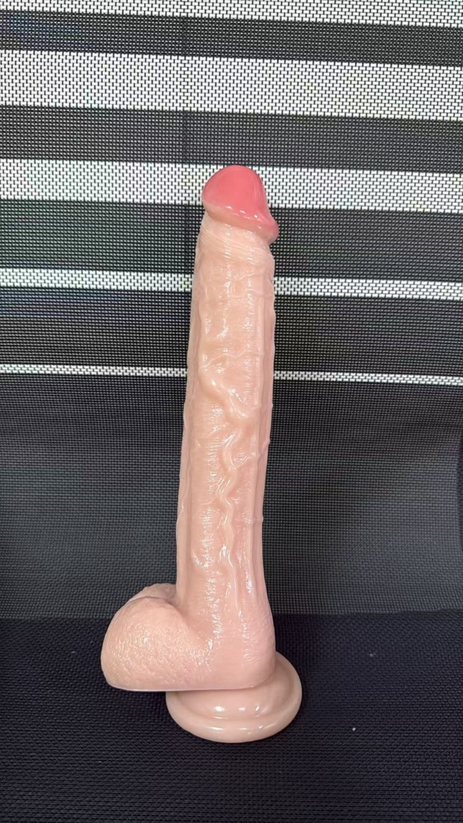 Realistični dildo sa sukcionom bazom